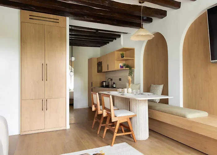 Refurbished - 2br 6p - Chatelet *